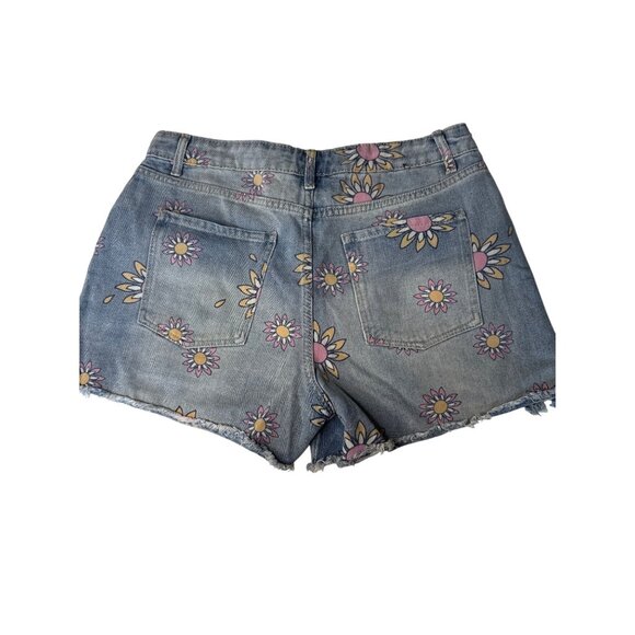 No Boundaries Boho Chic Sunflower Denim Shorts With Playful Frayed Edges size 13 - Picture 2 of 7